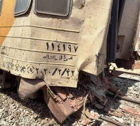 Train crashes in Aswan injuring 5