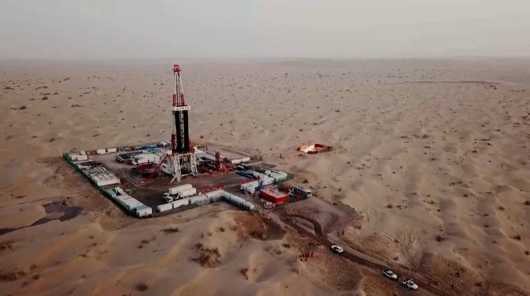 The Tarim oilfield branch of PetroChina, China's largest oil and gas producer, said Friday they had discovered a new ultra-deep oil and gas area with reserves of 1 billion tonnes.