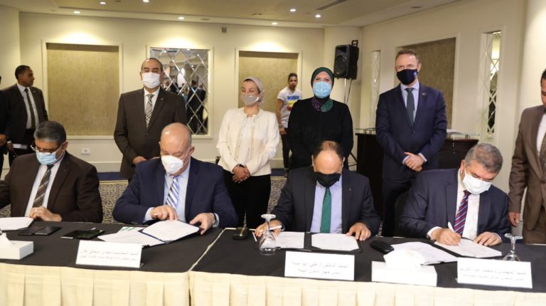 Government launches solar cell system project at Cairo Airport